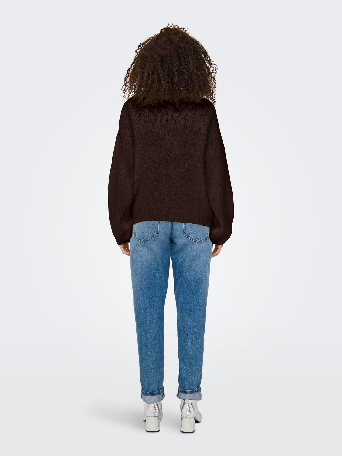 model_shot-back